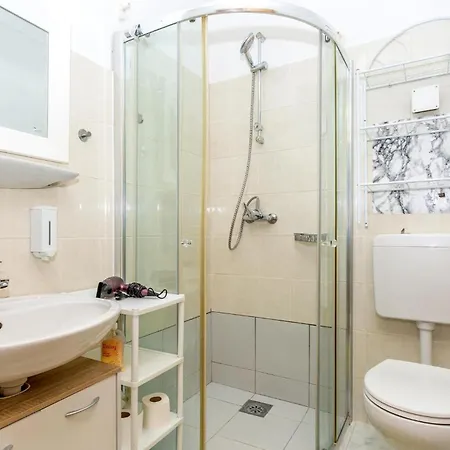 2 Bedroom Cozy In 1 Apartament *